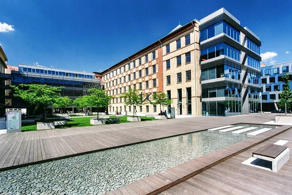 Pronájem kanceláře 653 m²